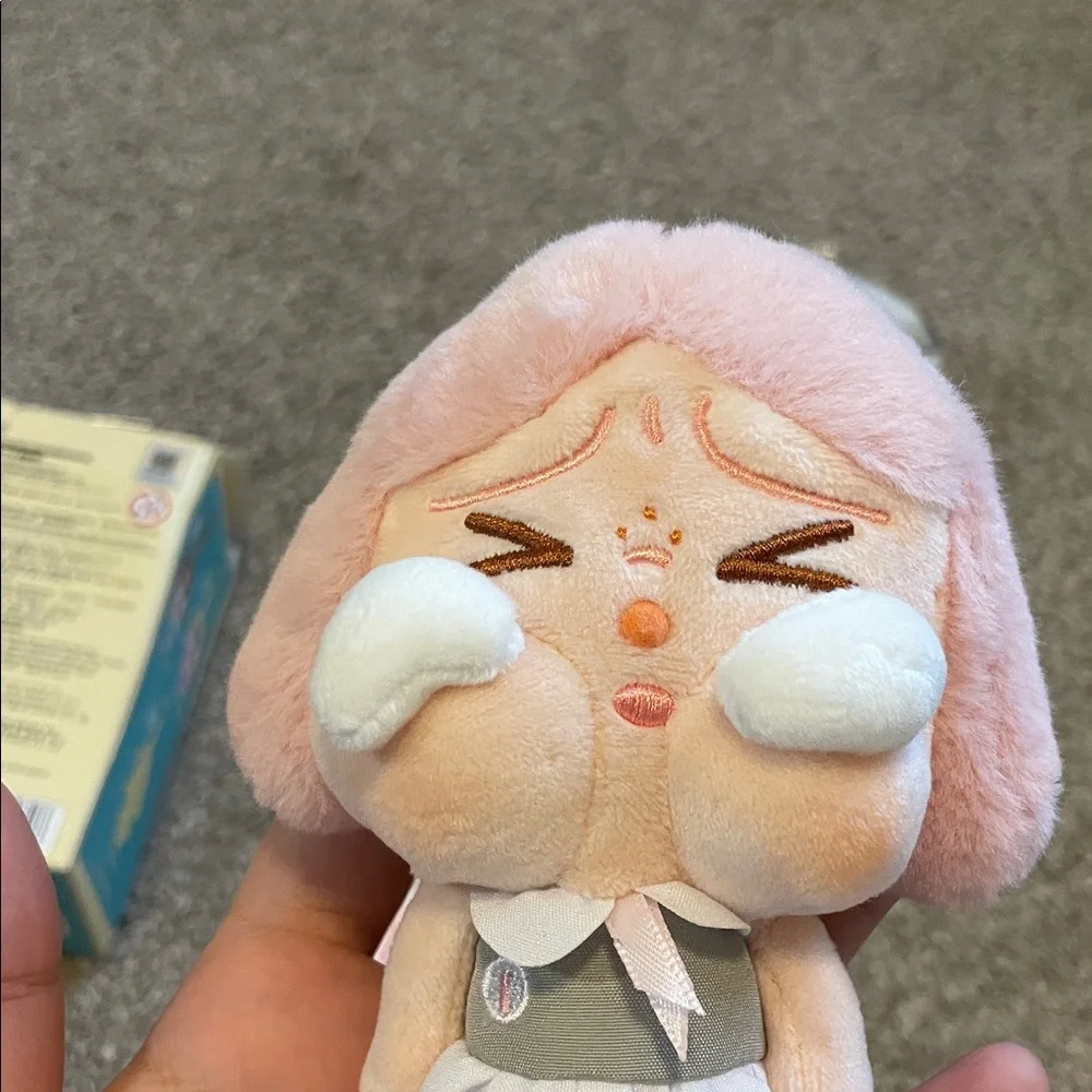 POP MART Crybaby Sunset Concert Series-Plush Pendant Blind Box, pink grey - Picture 4 of 10